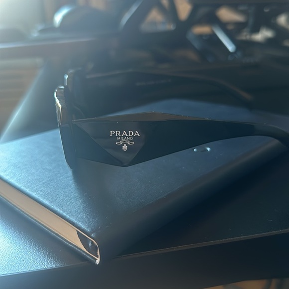 Prada sunglasses - Picture 3 of 3